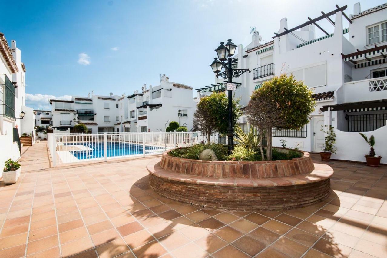 Puerto De La Duquesa Beach Apartment Castillo de Sabinillas Ngoại thất bức ảnh