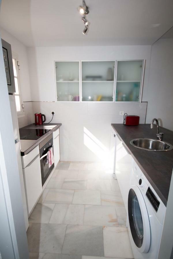 Puerto De La Duquesa Beach Apartment Castillo de Sabinillas Ngoại thất bức ảnh